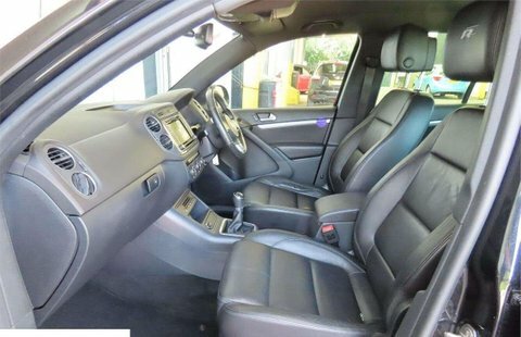 Volkswagen Tiguan 2.0 Tdi Bluemotion KR16FGX Black #4