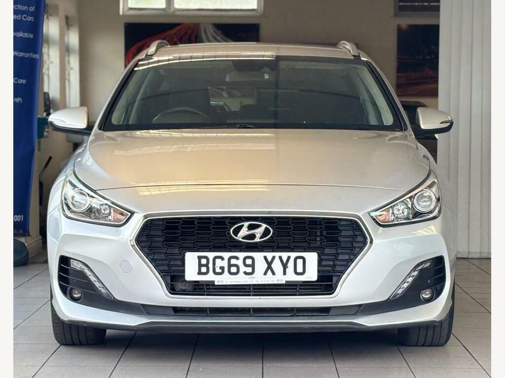 Hyundai I30 1.6 Crdi Se Nav Tourer Euro 6 S S Silver #2