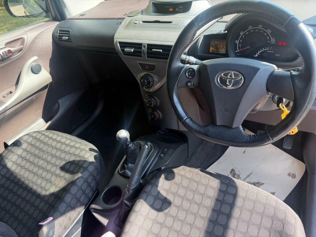 Toyota IQ Vvt-i Iq2 3-Door Silver #9