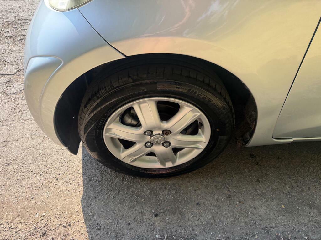 Toyota IQ Vvt-i Iq2 3-Door Silver #23