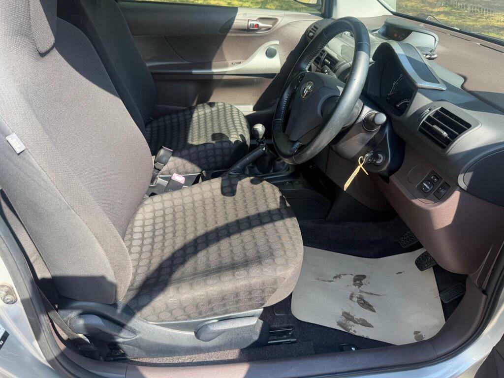 Toyota IQ Vvt-i Iq2 3-Door Silver #10