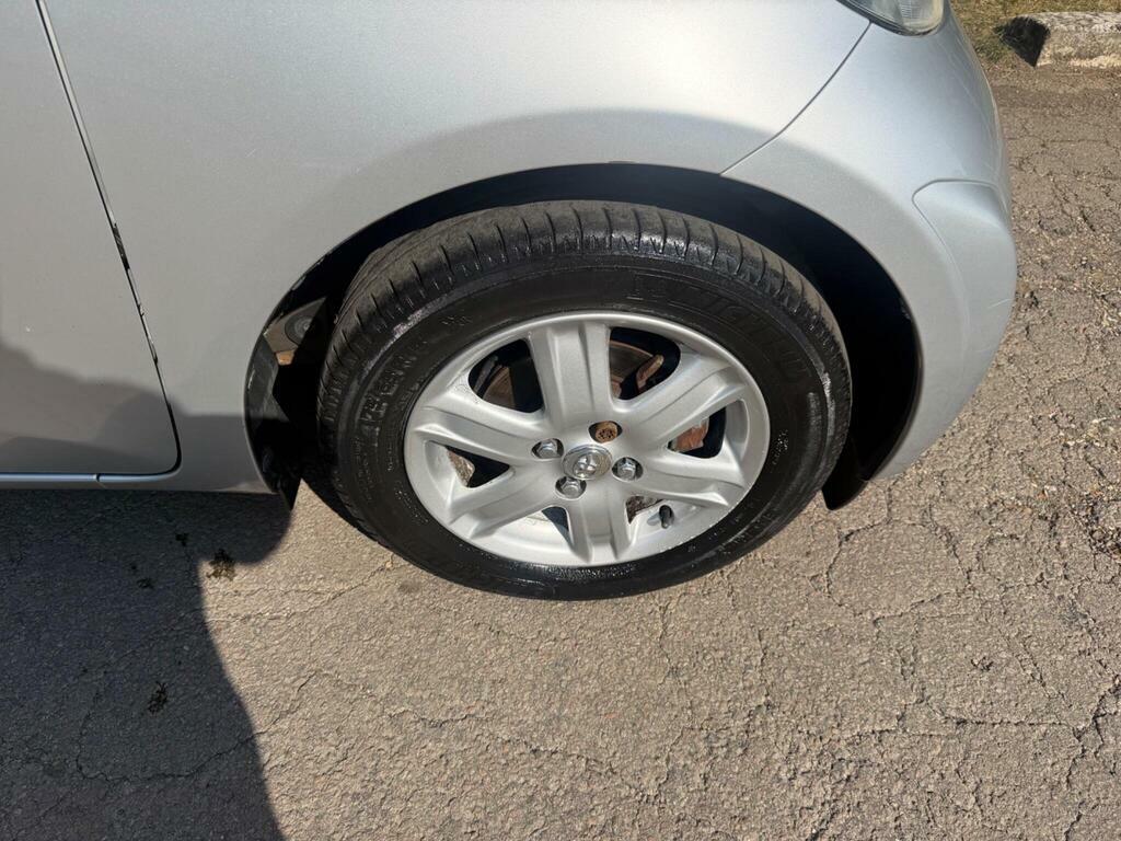 Toyota IQ Vvt-i Iq2 3-Door Silver #24