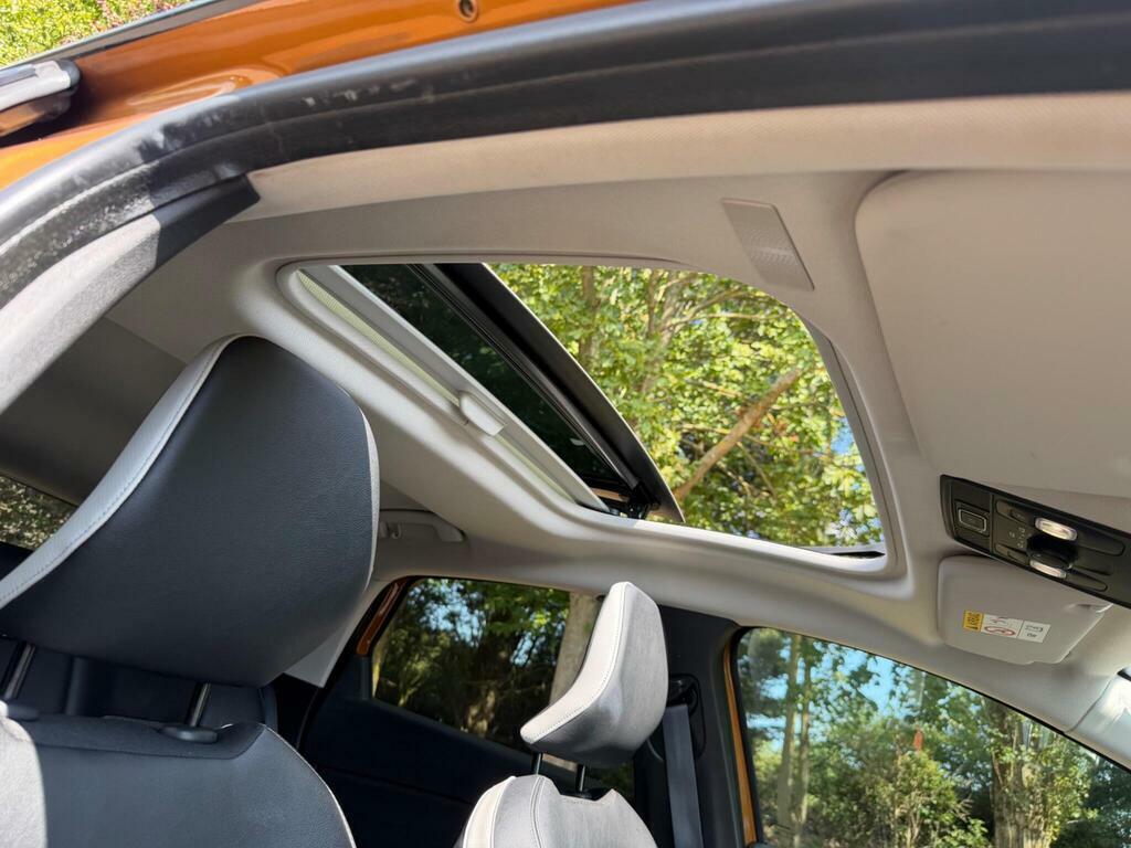 Renault Captur Iconic Black #9