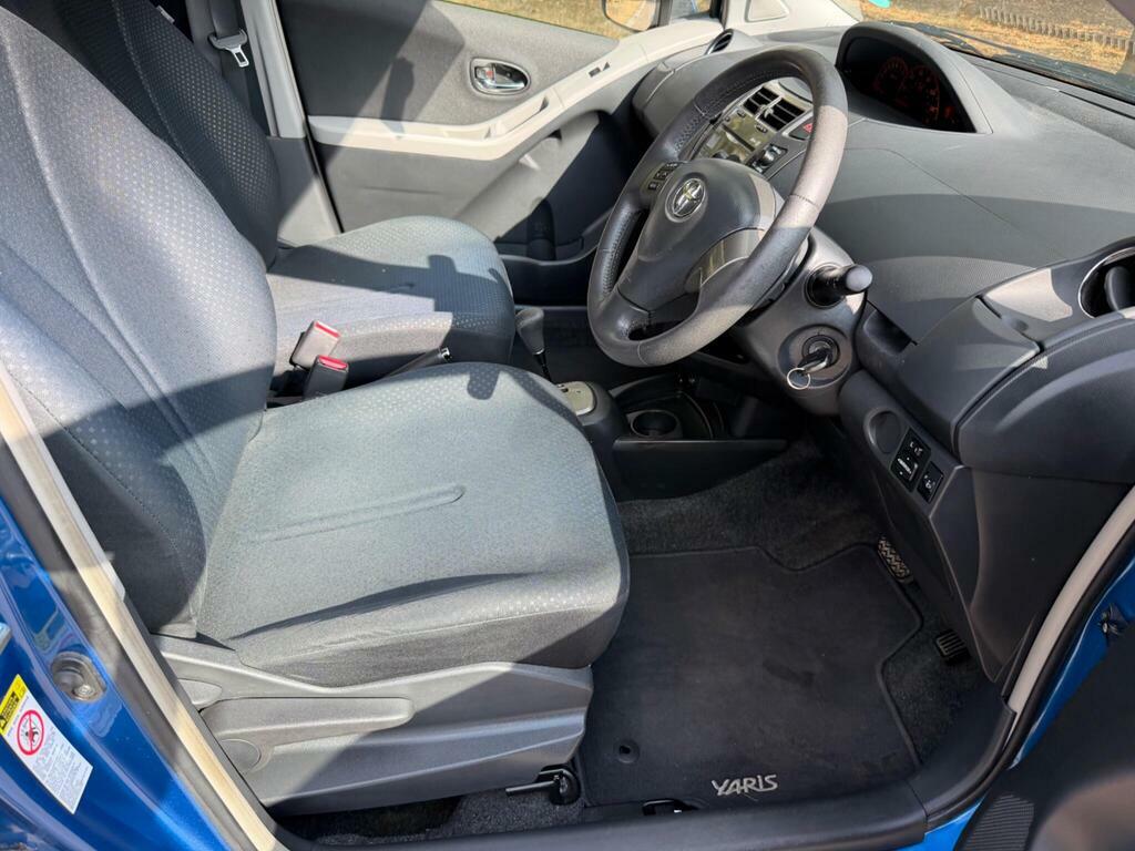 Toyota Yaris  Black #10