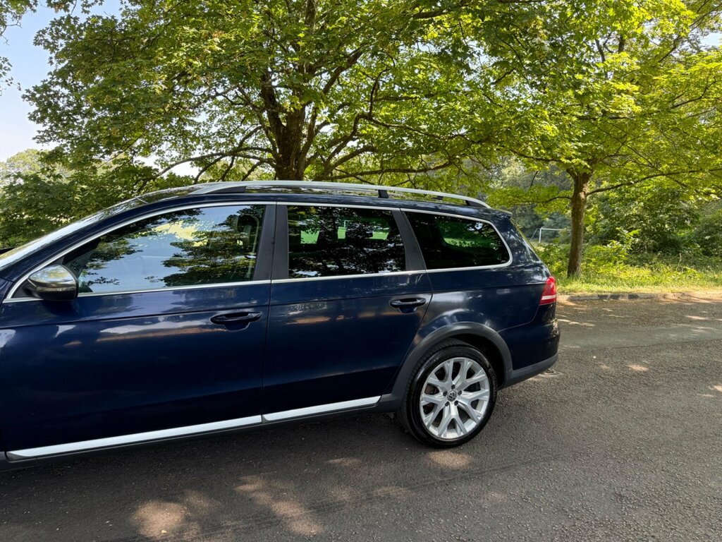 Volkswagen Passat Alltrack 2.0 Alltrack Tdi Bluemotion Black #7