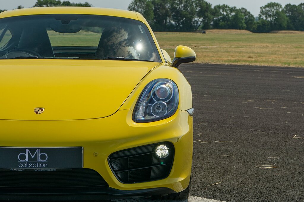 Porsche Cayman 981 Gt4 White #13