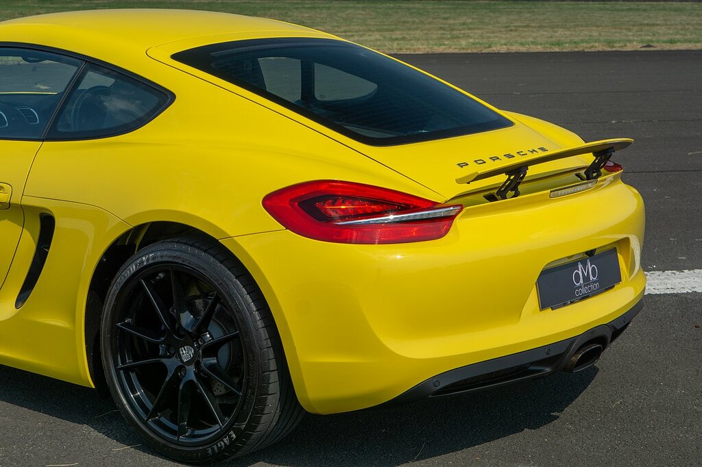Porsche Cayman 981 Gt4 White #16