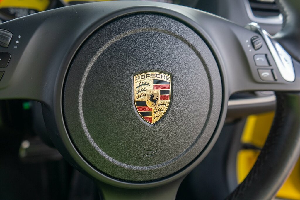 Porsche Cayman 981 Gt4 White #28