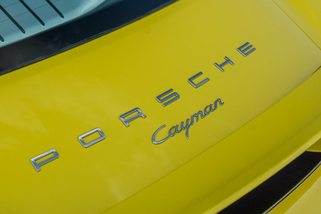 Porsche Cayman 981 Gt4 White #21