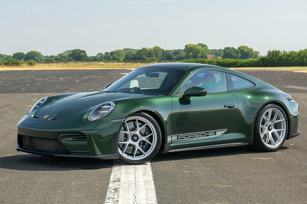 Porsche 911 992.2 Gt3 Touring Green