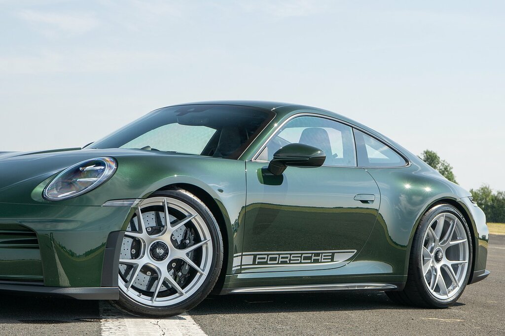Porsche 911 992.2 Gt3 Touring Green #6