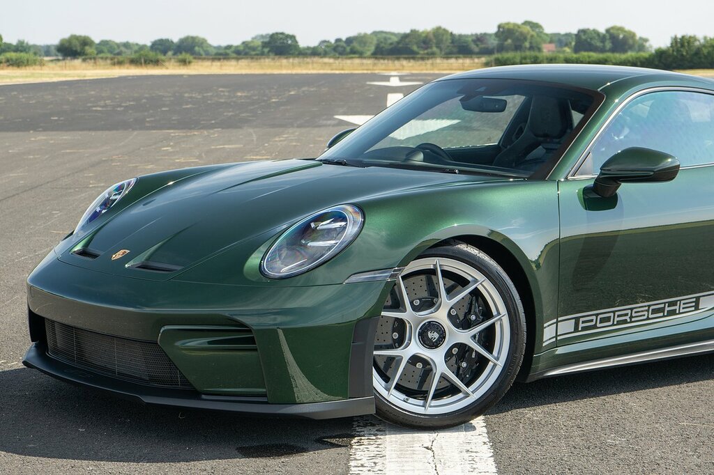 Porsche 911 992.2 Gt3 Touring Green #5
