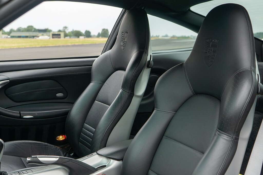 Porsche 911 Carrera 4S Silver #39