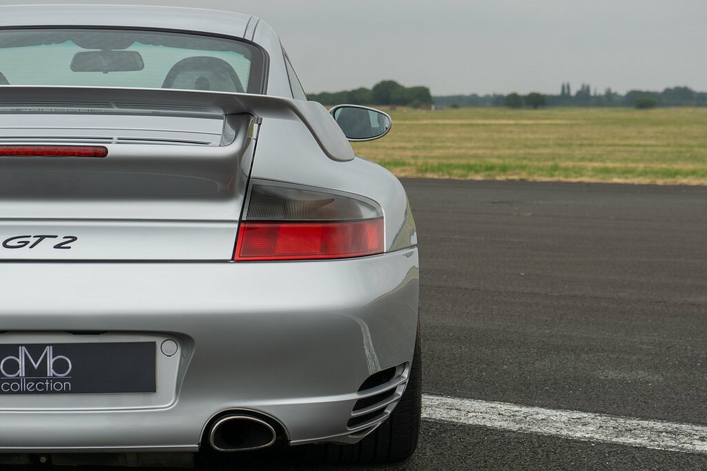 Porsche 911 Carrera 4S Silver #22