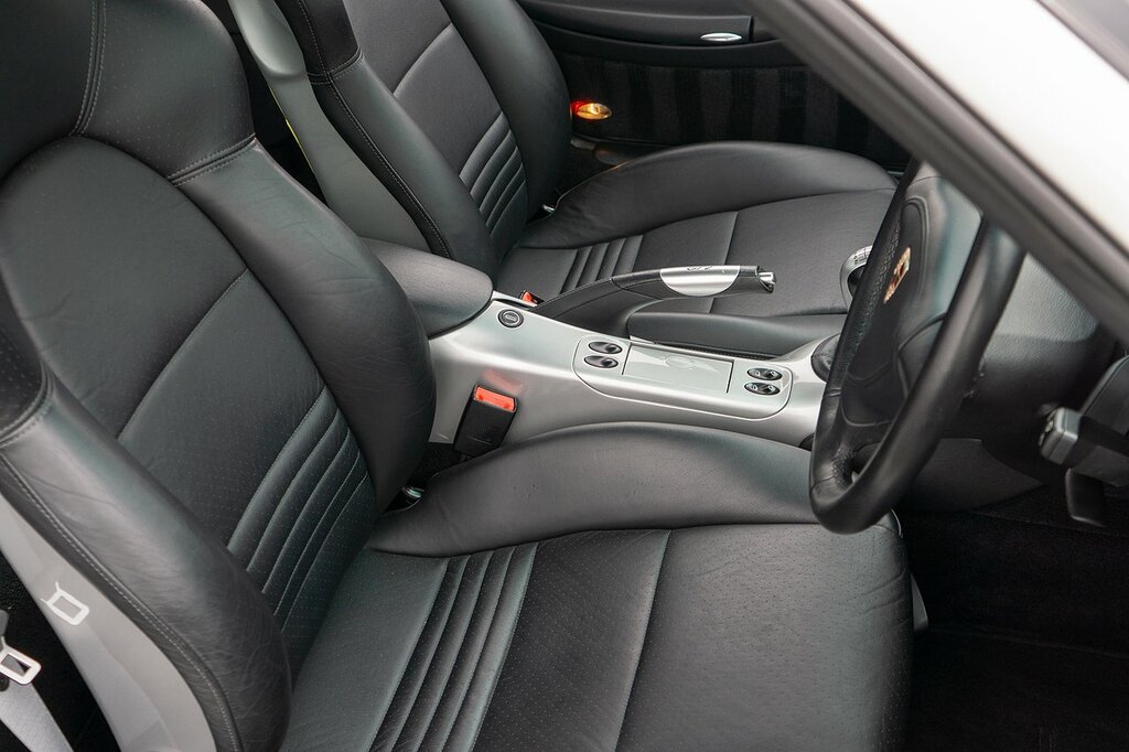 Porsche 911 Carrera 4S Silver #30