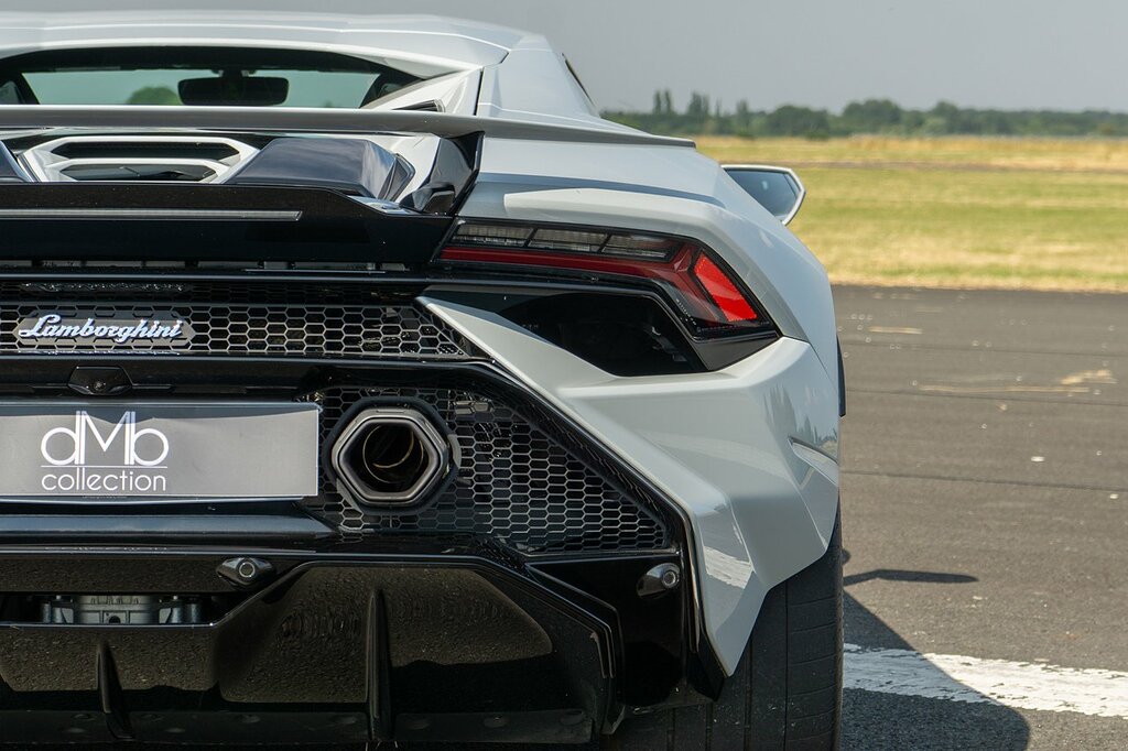 Lamborghini Huracan Sto  #22