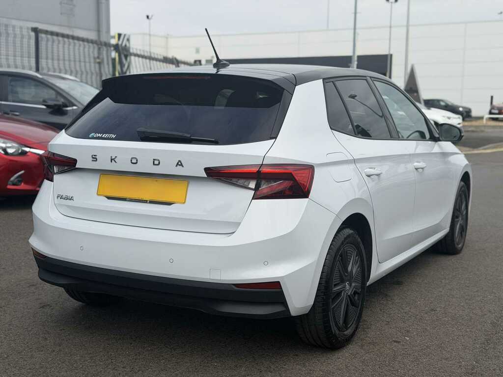 Skoda Fabia 1.0 Tsi 116 Colour Edition YY74PWN White #4