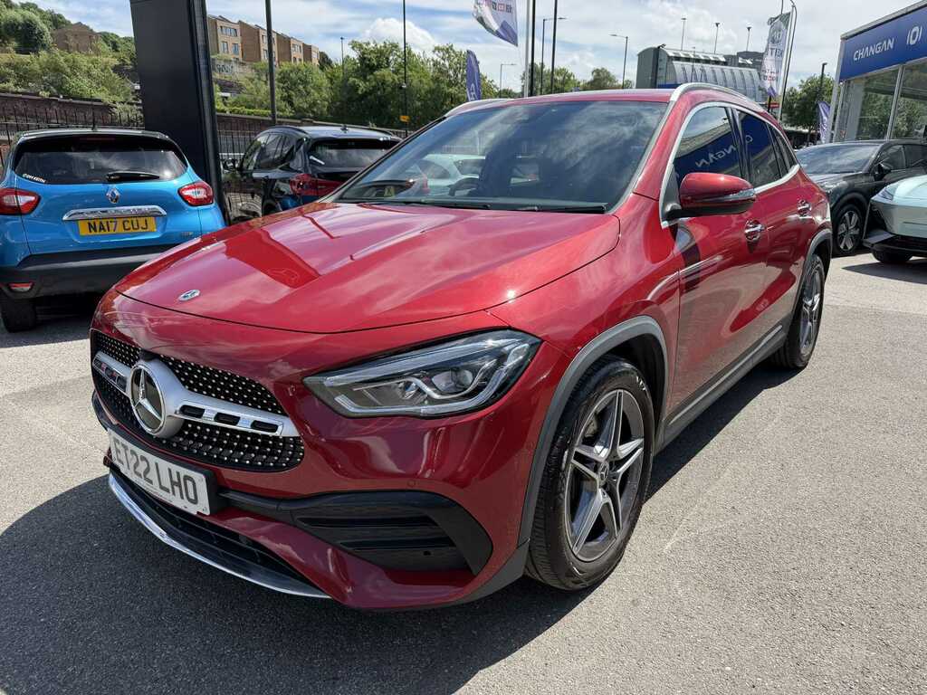 Mercedes-Benz GLA Class Gla 200D Amg Line Premium Red #3