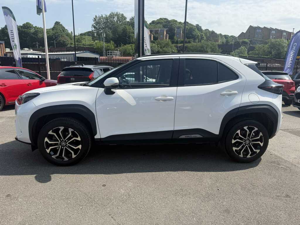 Toyota Yaris Cross 1.5 Hybrid Design Cvt YR23FXB White #4