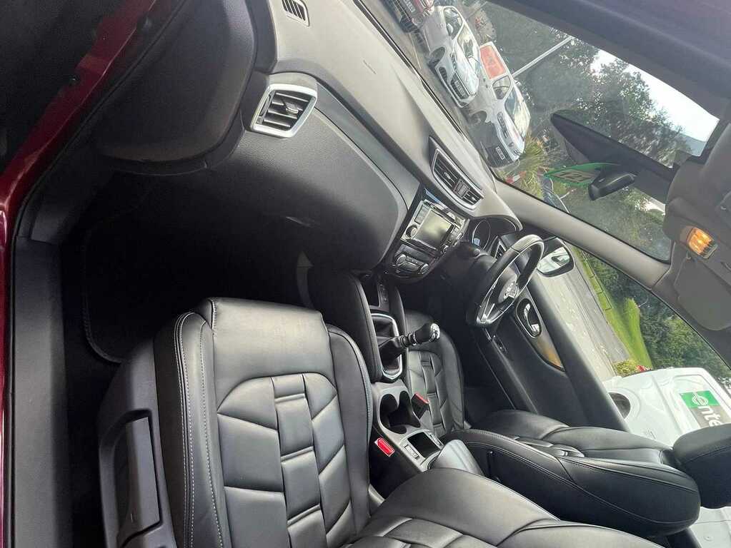 Nissan Qashqai 1.3 Dig-t N-motion YP21BDU Red #4