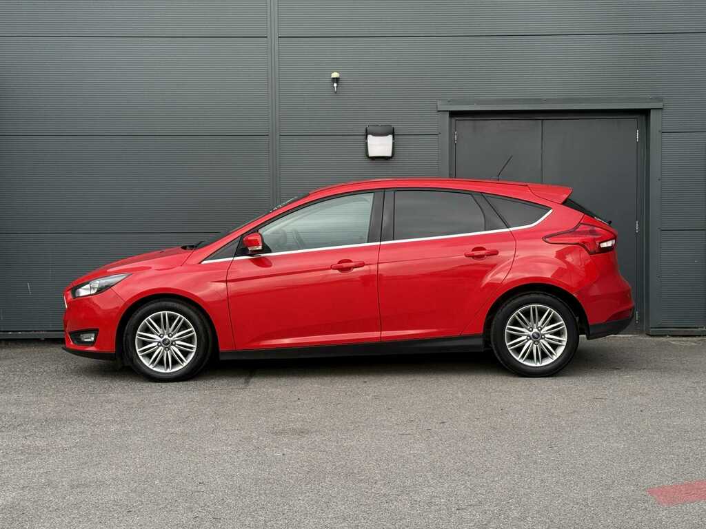 Ford Focus 1.0 Ecoboost 125 Zetec Edition DN18WRF Red #4