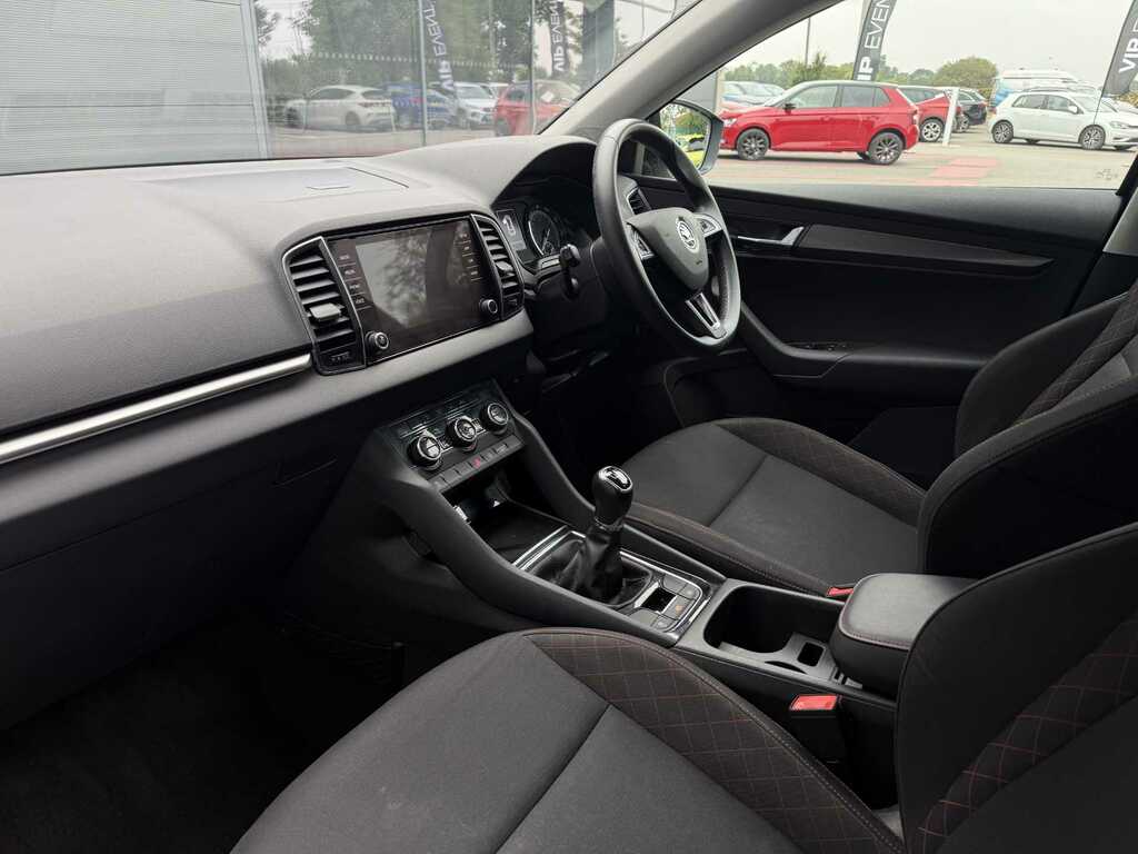 Skoda Karoq 1.5 Tsi Se YA19FWM Black #6