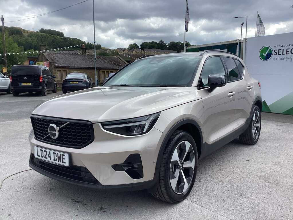 Volvo XC40 2.0 B3p Plus Dark LD24DWE Gold #2