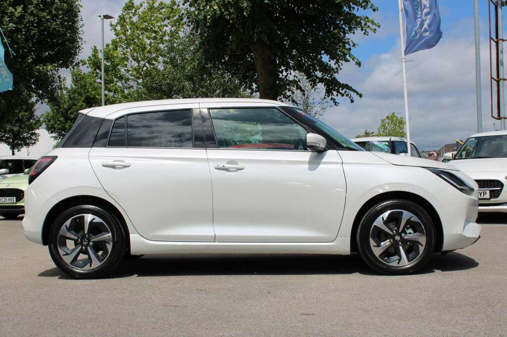Suzuki Swift 1.2 Mild Hybrid Ultra MX26UCS White #4