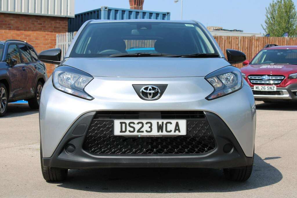 Toyota Aygo X 1.0 Vvt-i Pure Silver #2