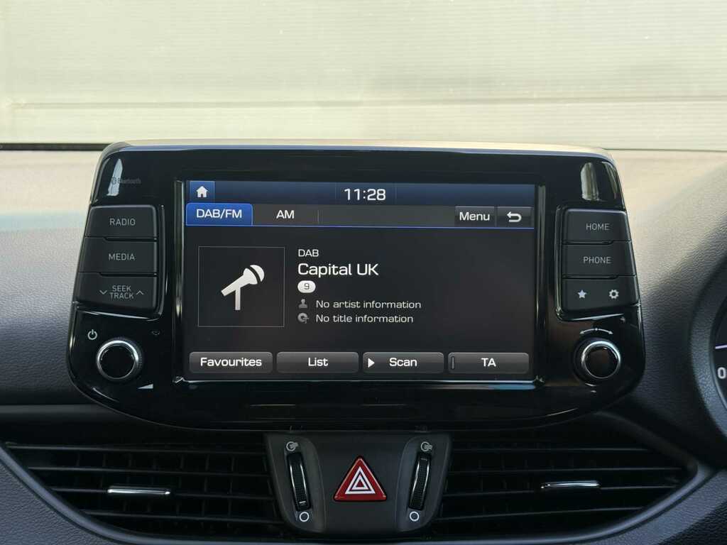 Hyundai I30 Hatchback White #34