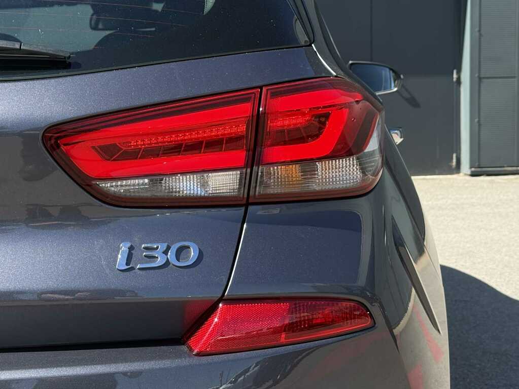 Hyundai I30 Hatchback White #17