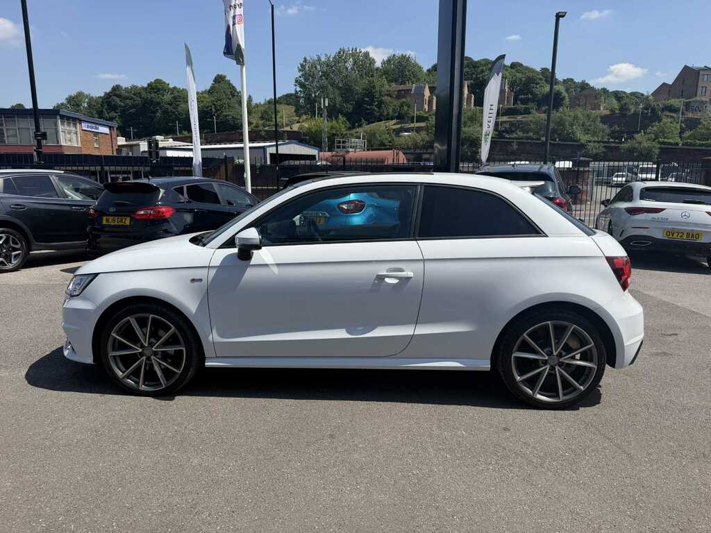 Audi A1 1.4 Tfsi 150 Black Edition White #4