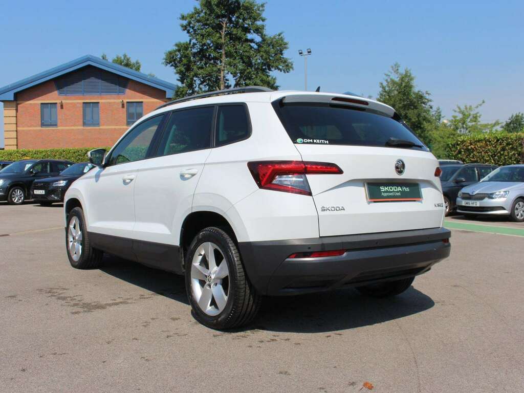 Skoda Karoq 1.5 Tsi Se Dsg White #4