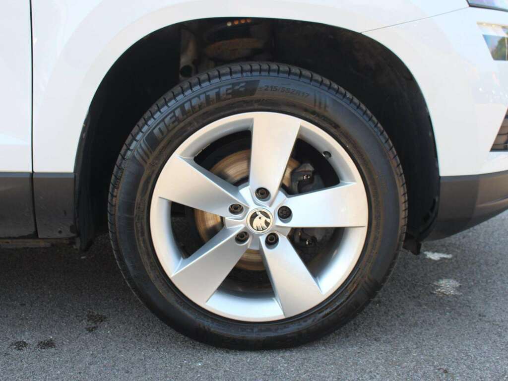 Skoda Karoq 1.5 Tsi Se Dsg White #6