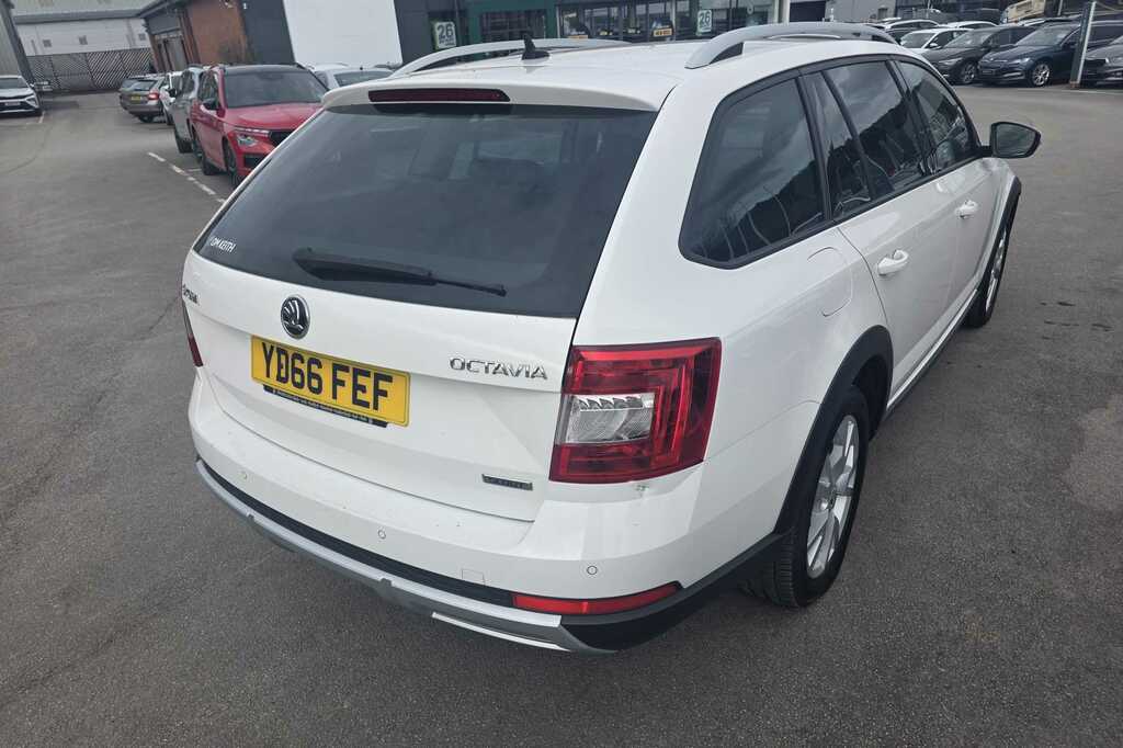 Skoda Octavia 2.0 Tdi Cr Vrs Red #9