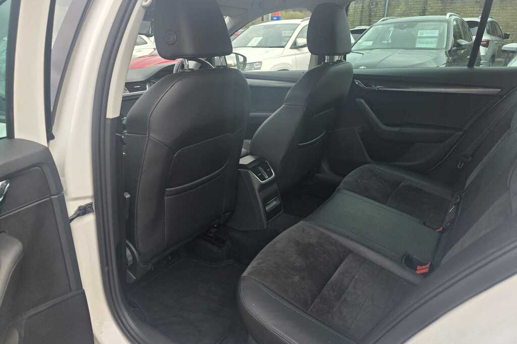Skoda Octavia 2.0 Tdi Cr Vrs Red #20