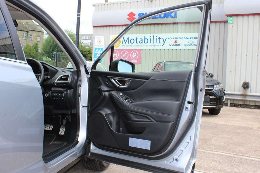 Subaru Forester 2.0I E-boxer Xe Premium Lineartronic Black #17