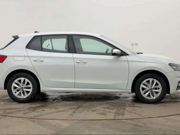 Skoda Fabia 1.0 Tsi Se Edition White #4