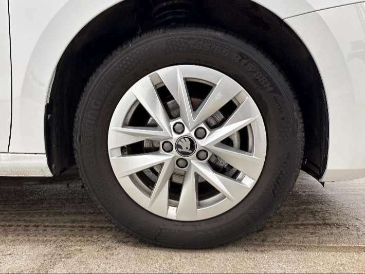 Skoda Fabia 1.0 Tsi Se Edition White #5