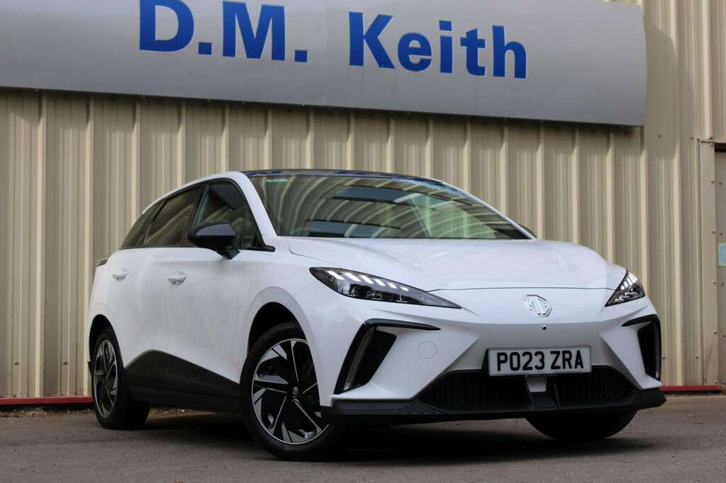 MG MG4 64Kwh Trophy Long Range Hatchback Aut White