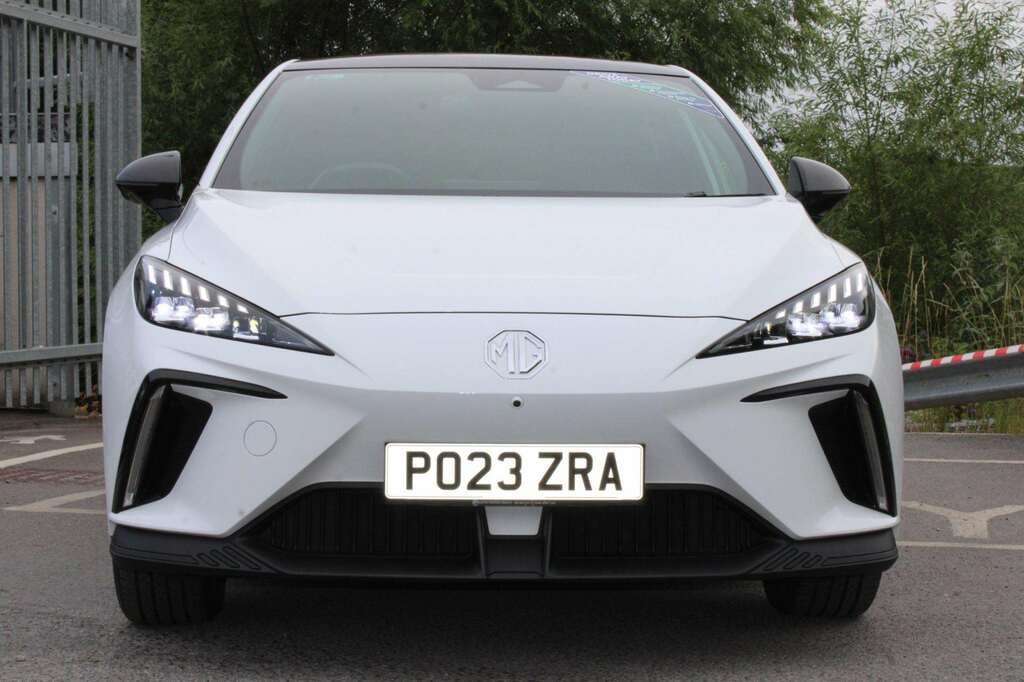 MG MG4 64Kwh Trophy Long Range Hatchback Aut White #3