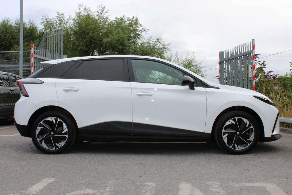 MG MG4 64Kwh Trophy Long Range Hatchback Aut White #4