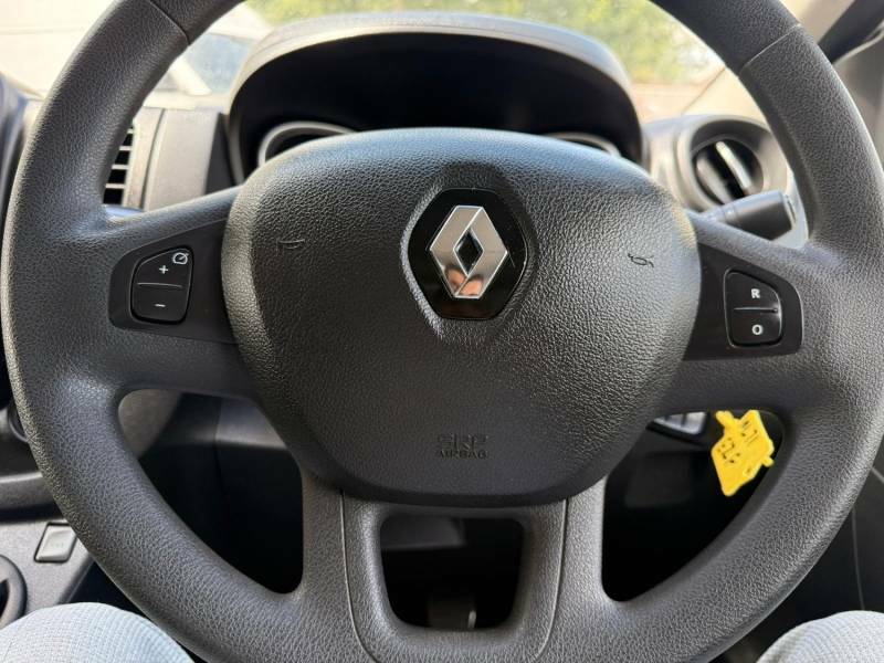 Renault Trafic 2L Business White #13