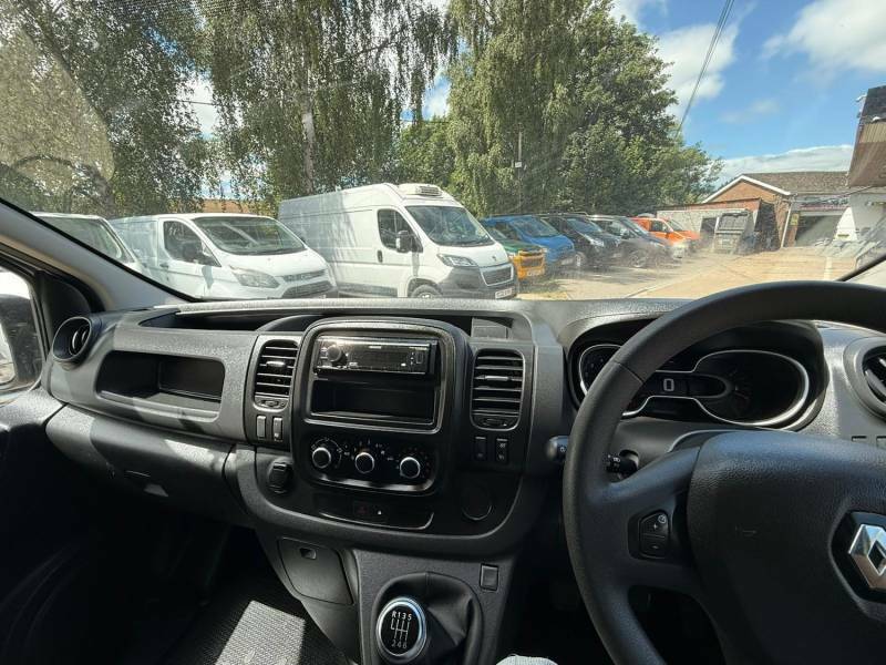 Renault Trafic 2L Business White #17