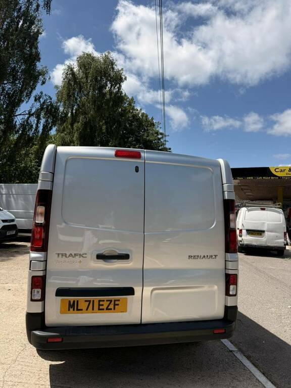 Renault Trafic 2L Business White #7