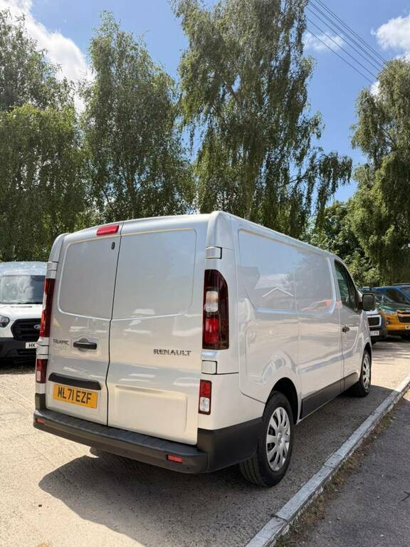 Renault Trafic 2L Business White #8