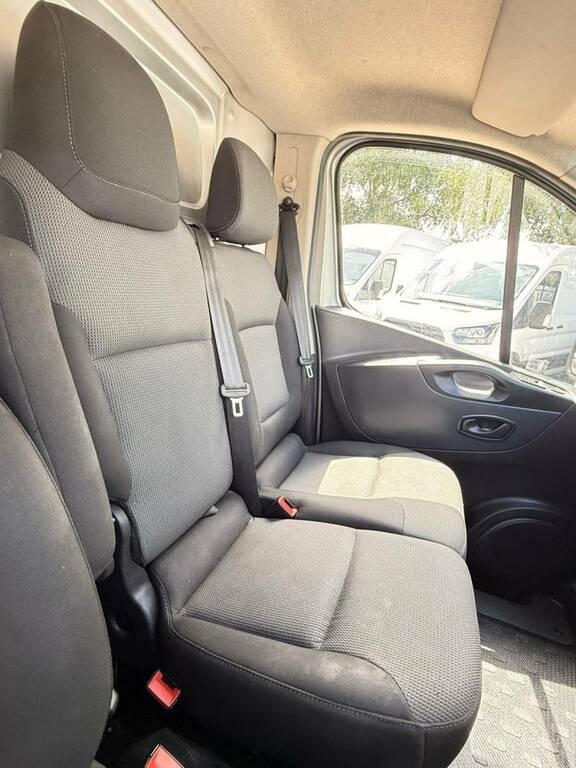 Renault Trafic 2L Business White #16