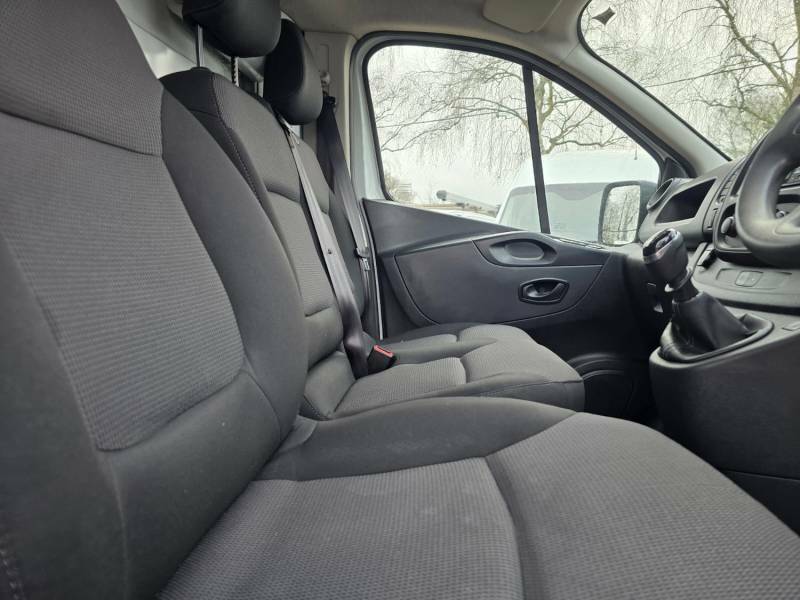 Renault Trafic 2L Business White #13