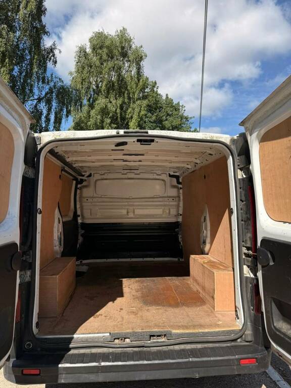 Renault Trafic 2L Business White #8