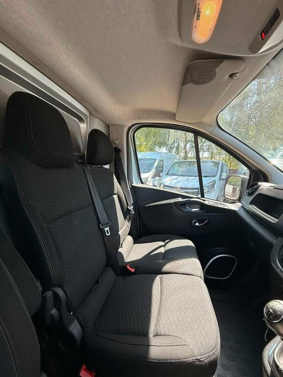 Vauxhall Vivaro Cdti 2700 Silver #14